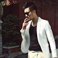 带眼镜的真实帅气照片微信头像图片大全