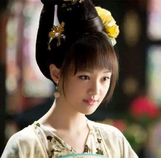 唐朝鬼事县令邂逅妙龄女子,同居数日,发现竟是下属亡妻