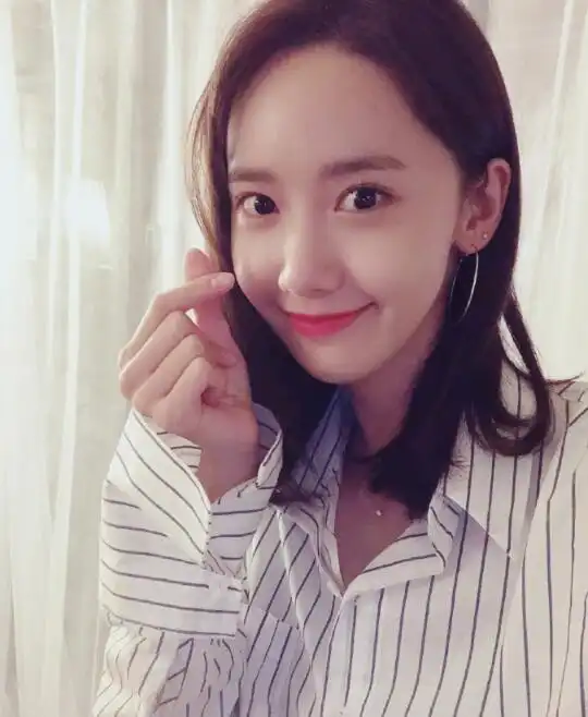 少女时代林允儿ins晒清纯自拍被赞人偶美貌