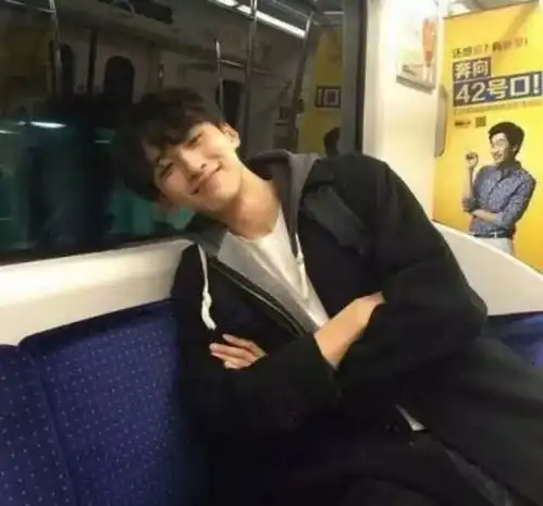 丑女和富二代网恋,前后骗了五六十万的红包,拿着钱去整容了...