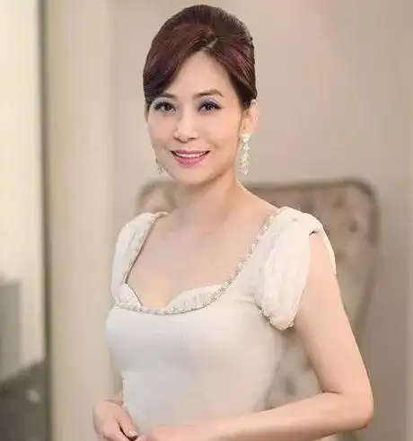 那个重金收割关之琳李嘉欣等女星的刘銮雄,为什么那么有钱