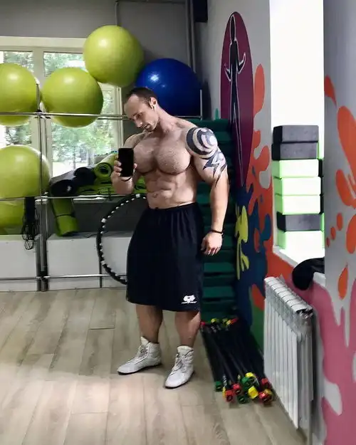 ins图集健美界普京尼基塔图卡库克