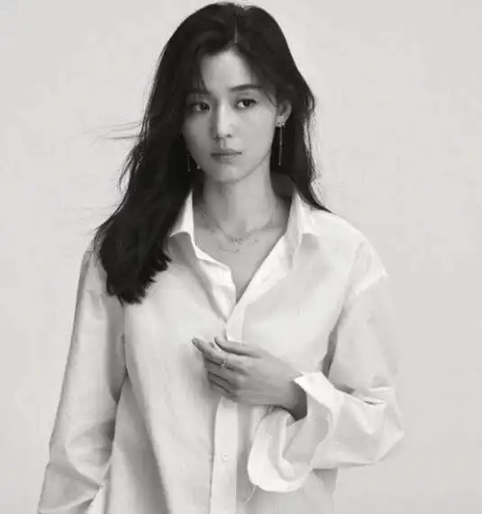 这个被岁月眷顾的少女,居然是两个孩子的妈像极20岁少女的模样