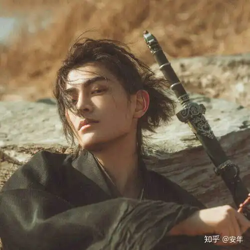 女生喜欢男生用什么样的头像